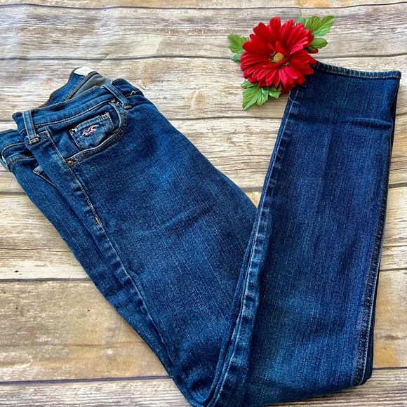 Hollister Jeans-Size 0 Tall - Picture 10 of 12